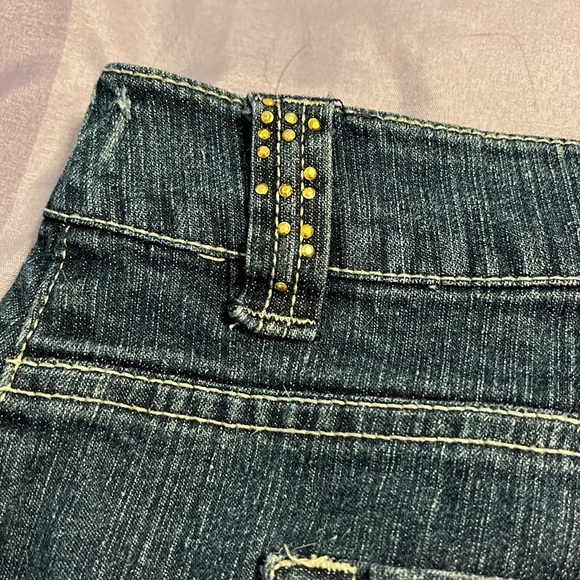 🦋 Super Cute Embellished Cropped Jeans - Picture 3 of 7